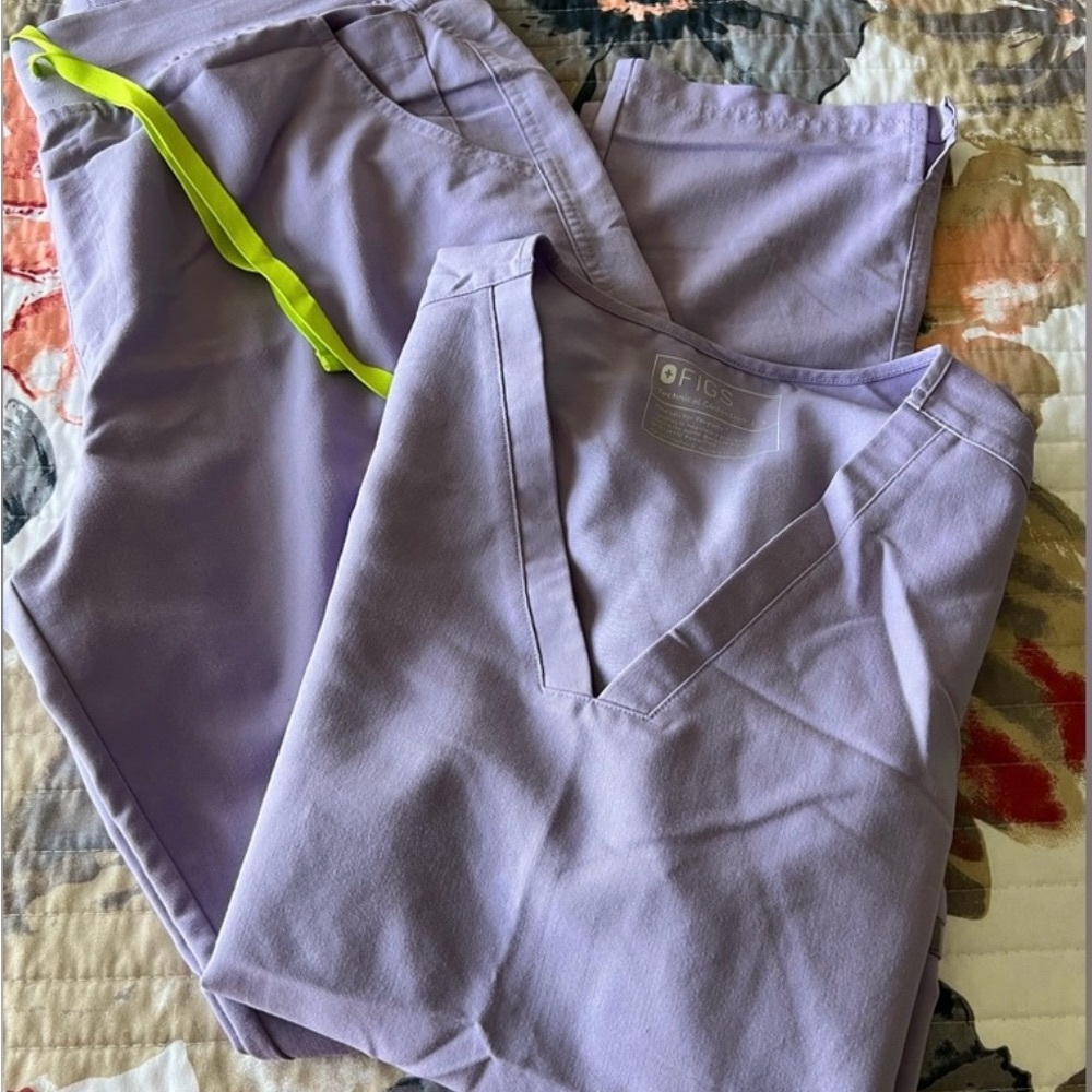 Figs Lavender Scrub Set